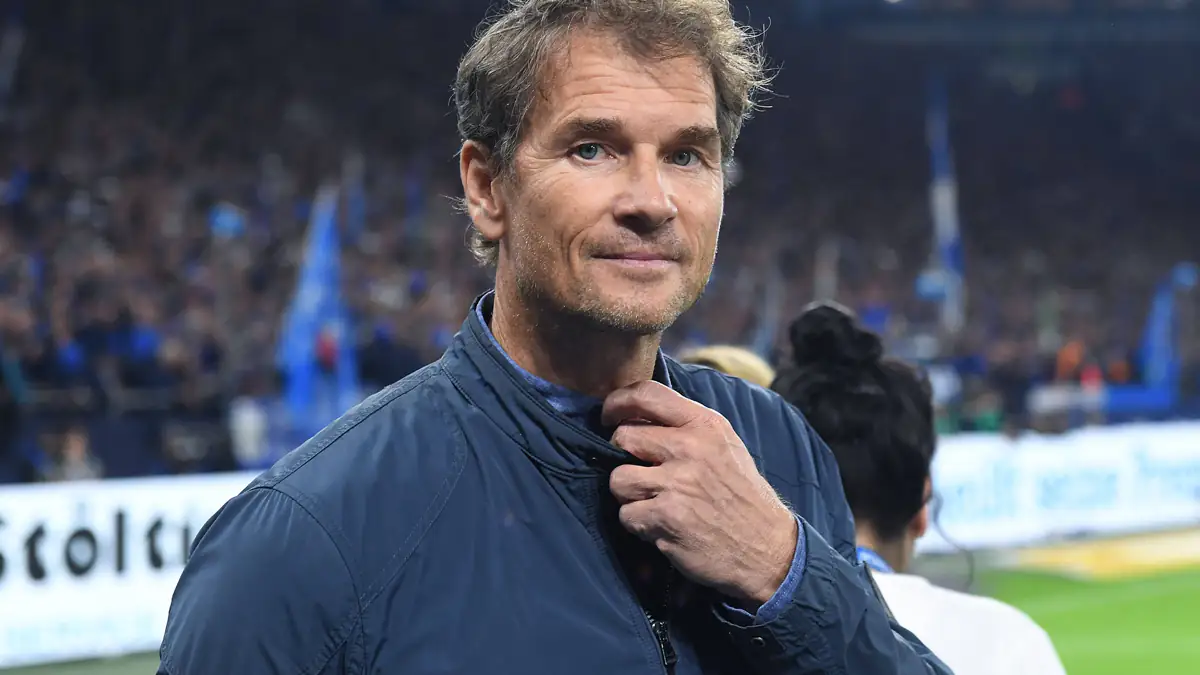 Wutausbruch: Jens Lehmann geht mit Kettensäge auf Garage seines Nachbarn los