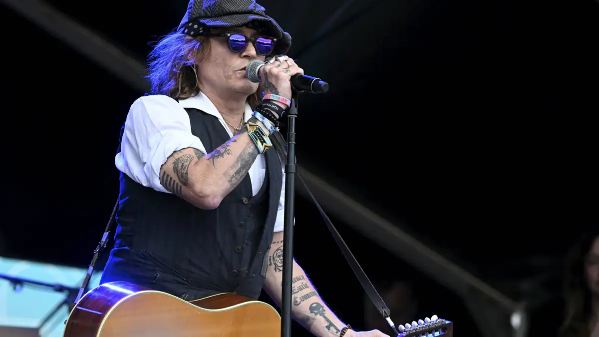 Ist das Johnny Depps neue Freundin? Geheimnis um rothaarige Frau gelüftet