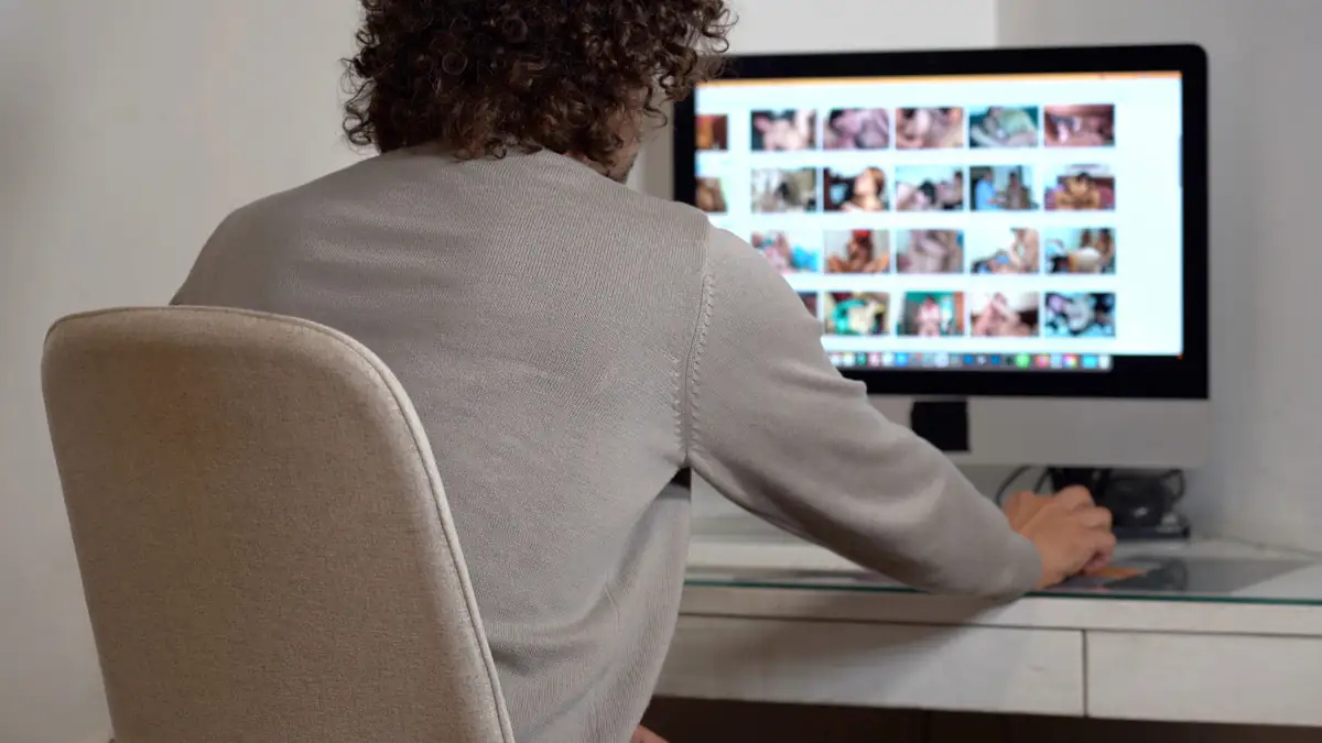 Forscher entwickeln „Anti-Porno-Helm“