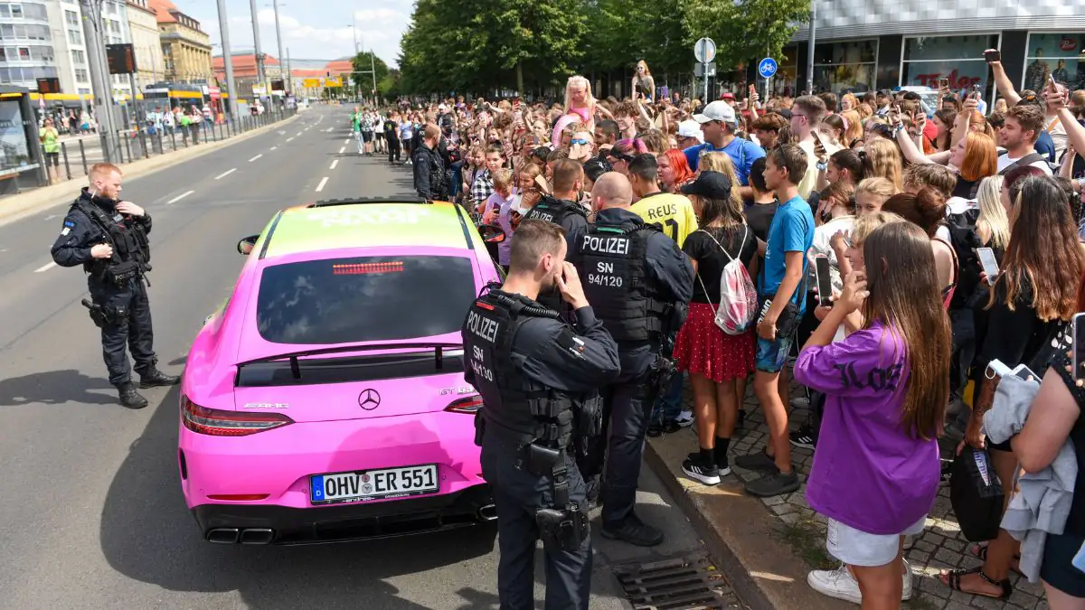 Katja Krasavice: Fan-Treffen von Polizei gestürmt
