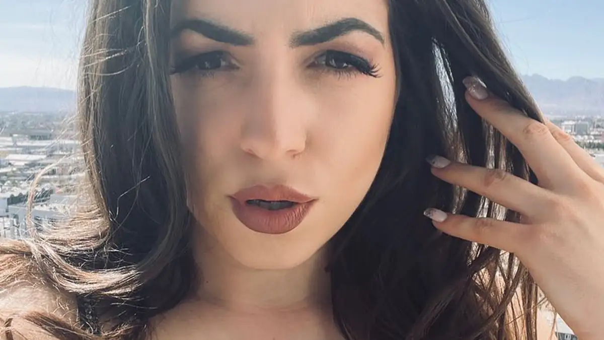 Pornostar Valentina Bellucci bewertet Penisse und verrät perfekte Größe