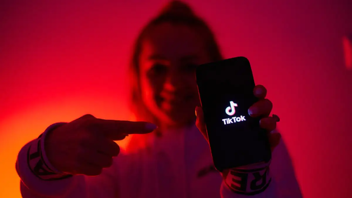 Recherche zeigt: TikTok verdient mit bettelnden Kindern