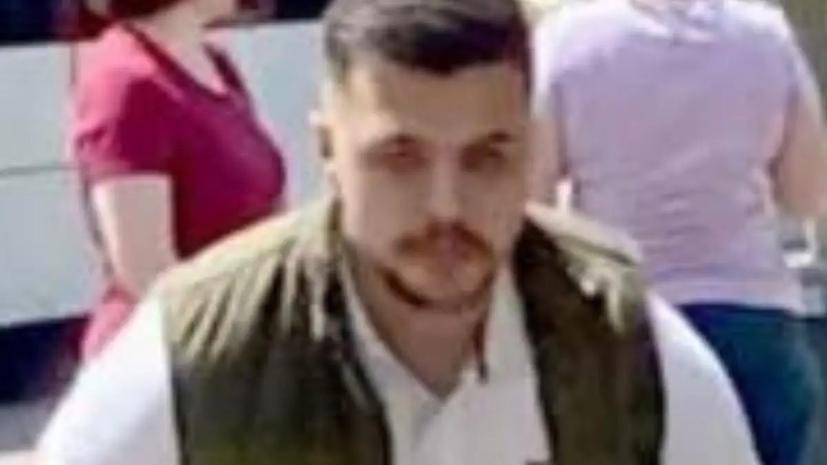 Wegen versuchtem Mord: Polizei fahndet nach brutalem Kopftreter