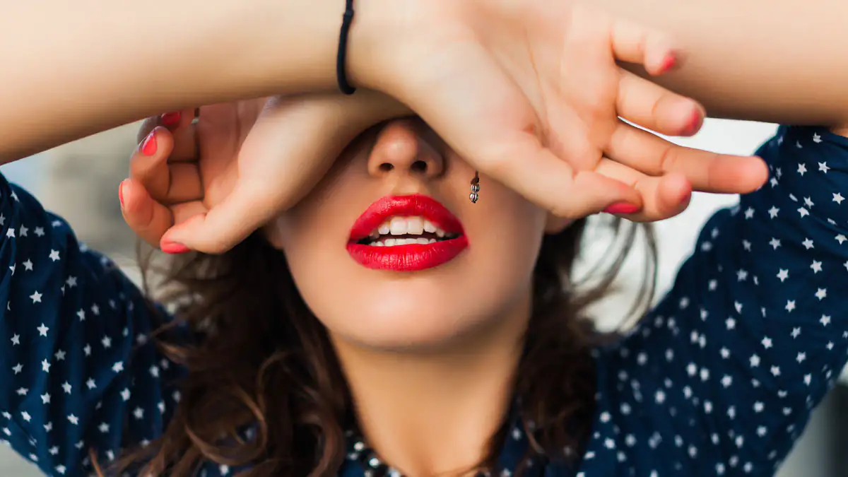 Frau teilt Penis-Klon ihres Ehemannes mit ihrer Freundin