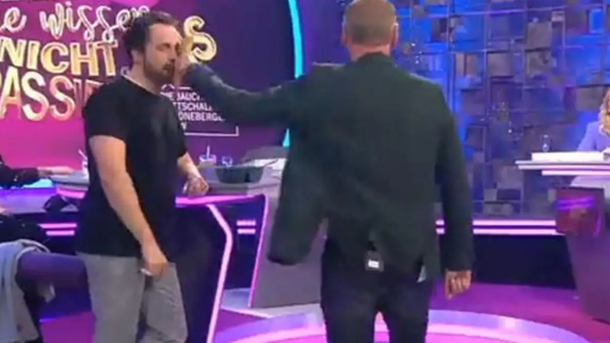 Mitten in TV-Show: Günther Jauch schlägt Oliver Pocher ins Gesicht