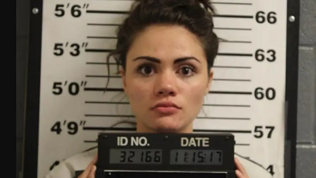 Lehrerin beim Sex mit minderjährigem Schüler erwischt