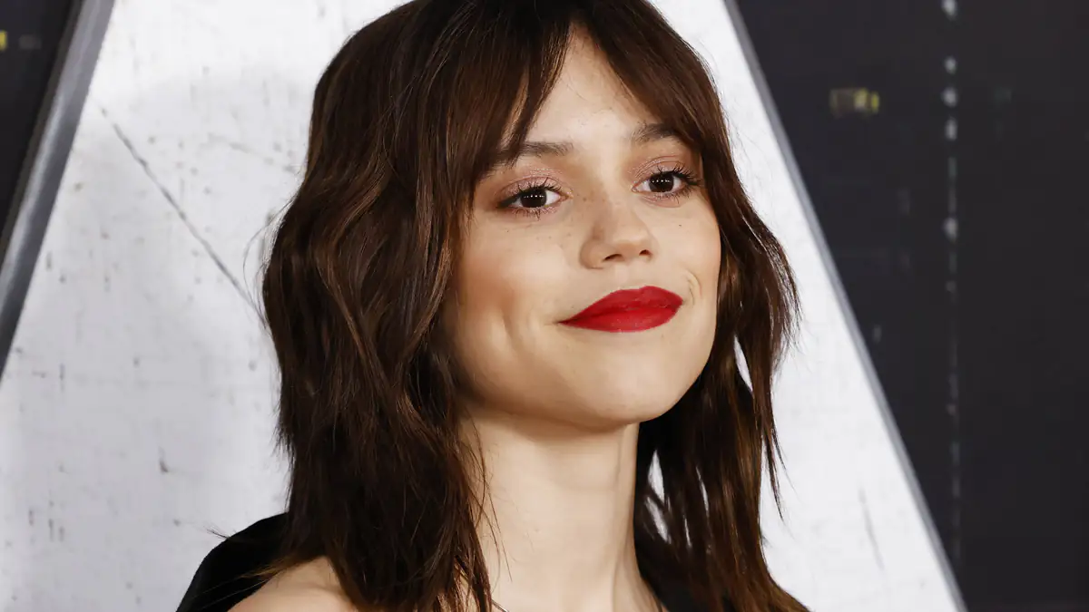 Mit „Wednesday“-Star Jenna Ortega: Horrorkomödie aus den 80ern wird neu verfilmt