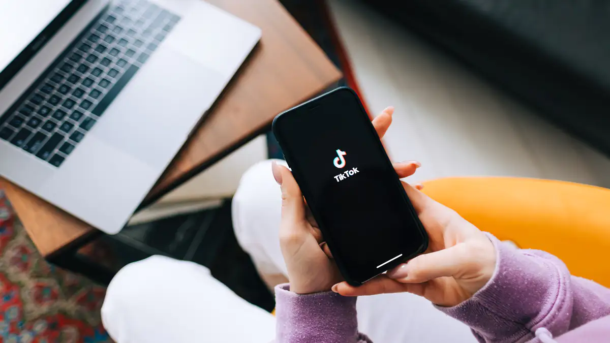 „Die französische Narbe“: TikTok-Challenge wird zur Gefahr für Jugendliche