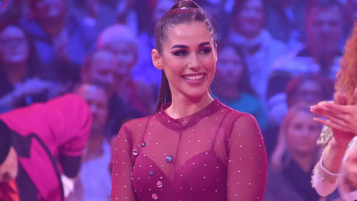 Sarah Engels posiert halbnackt am Strand – Fans haben nur Augen für ein Detail