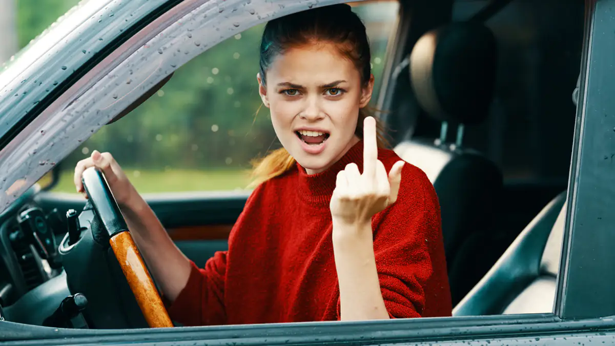 Hohes Bußgeld: So teuer ist der Mittelfinger im Straßenverkehr