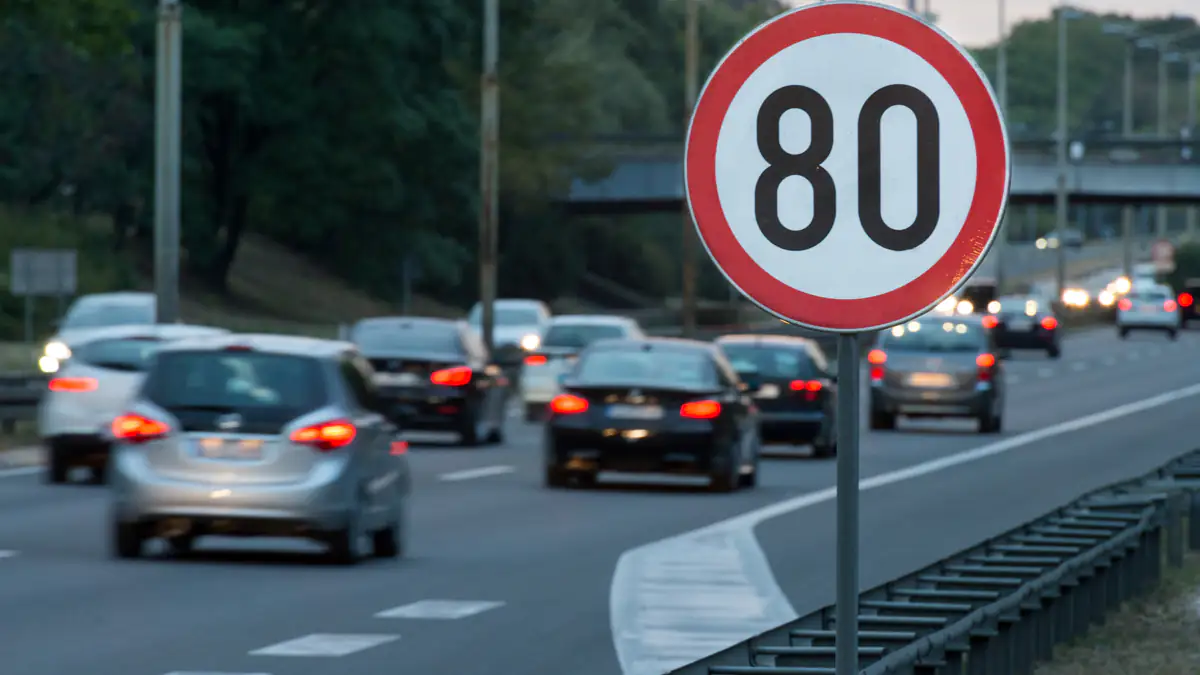 Hohe Bußgelder: Dieses Tempolimit gilt in den Nachbarländern