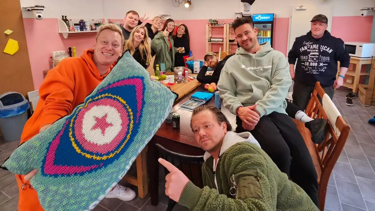 Vor Millionen Fans: Knossi küsst MontanaBlack