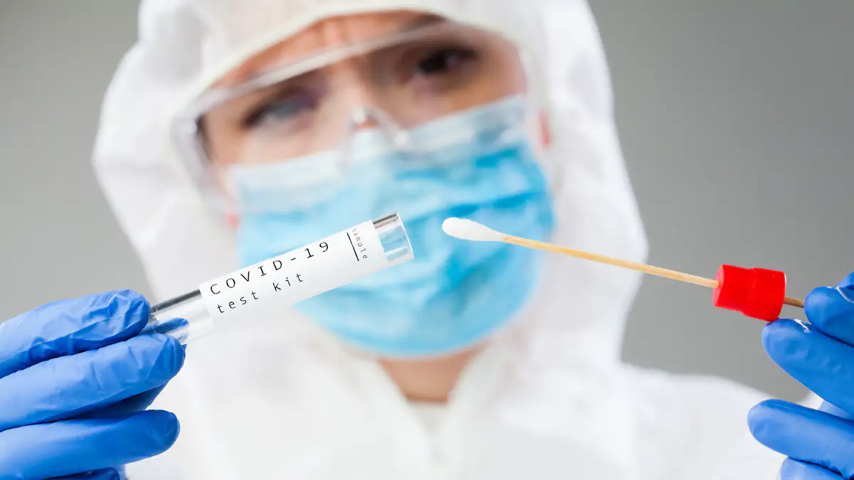 Corona-Symptome im Mund: Das steckt hinter der „Covid-Zunge“