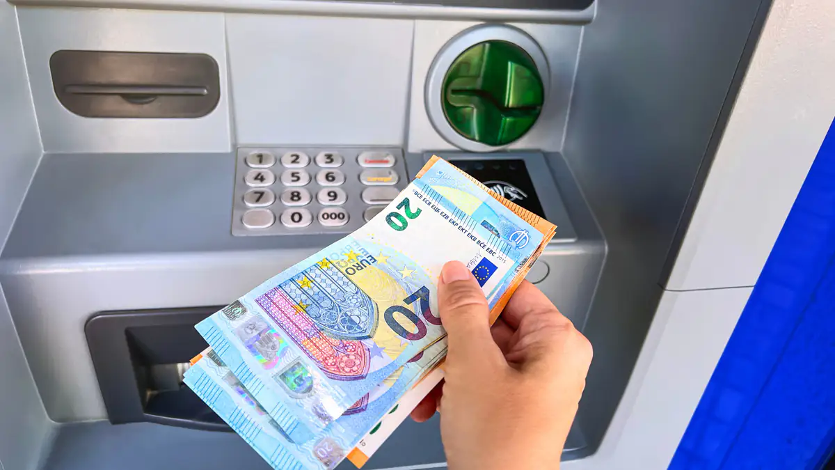 Volles Girokonto: So viel Geld sparen die Deutschen 