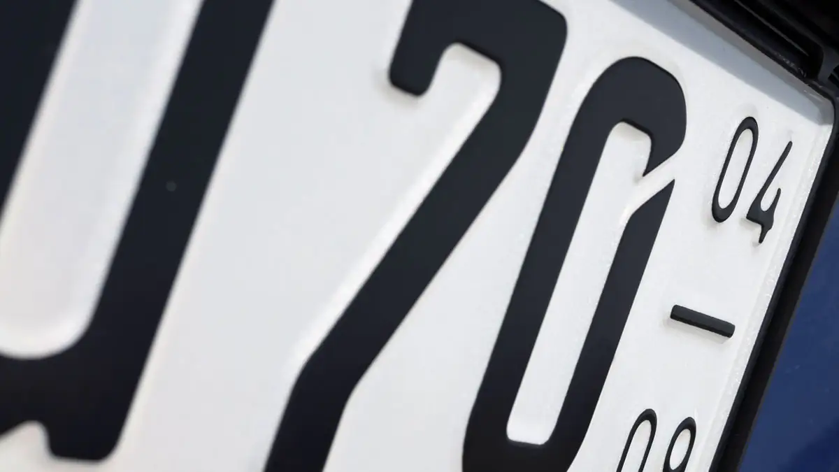 Nummernschilder: Einige Kennzeichen sind in Deutschland verboten