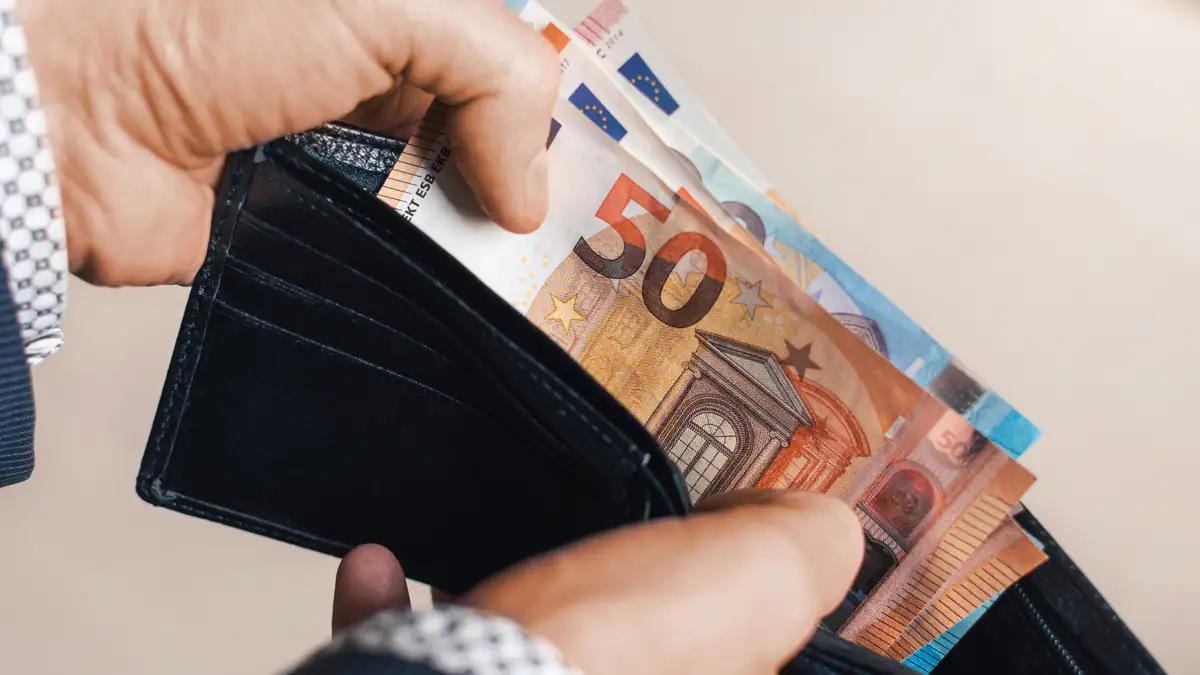 Zuschuss für Eltern: So erhält man bis zu 1.800 Euro pro Monat