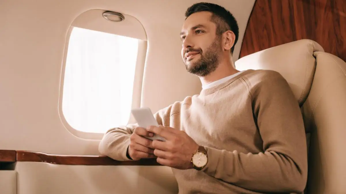 Mann verweigert Kind den Fensterplatz im Flugzeug – Mutter reagiert empört