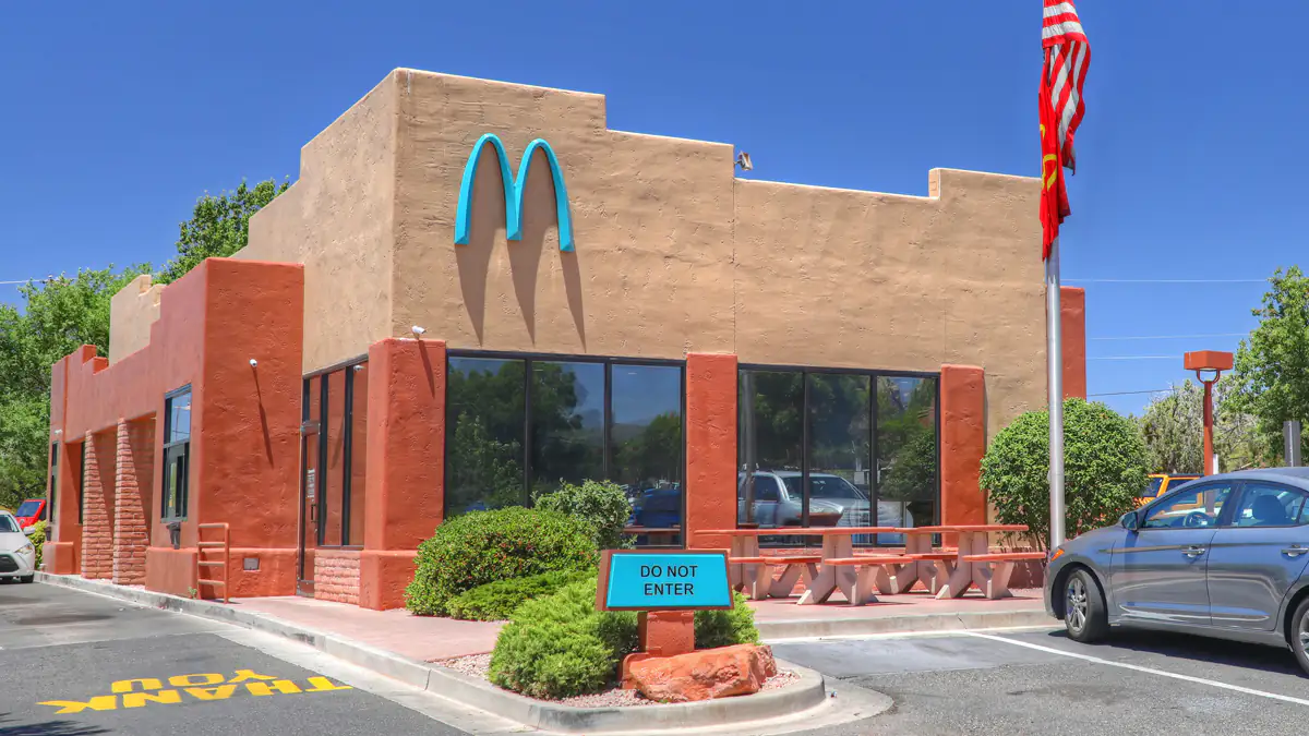 Weltweit einmalig: Die einzige McDonald's-Filiale mit einem blauen M