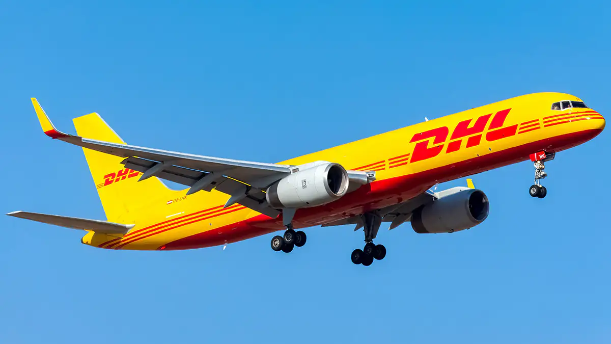 Ermittlungen eingeleitet: DHL-Flugzeug stürzt über Wohngebiet ab