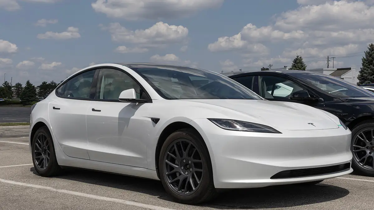 Tesla Model 3 fällt im TÜV-Report durch