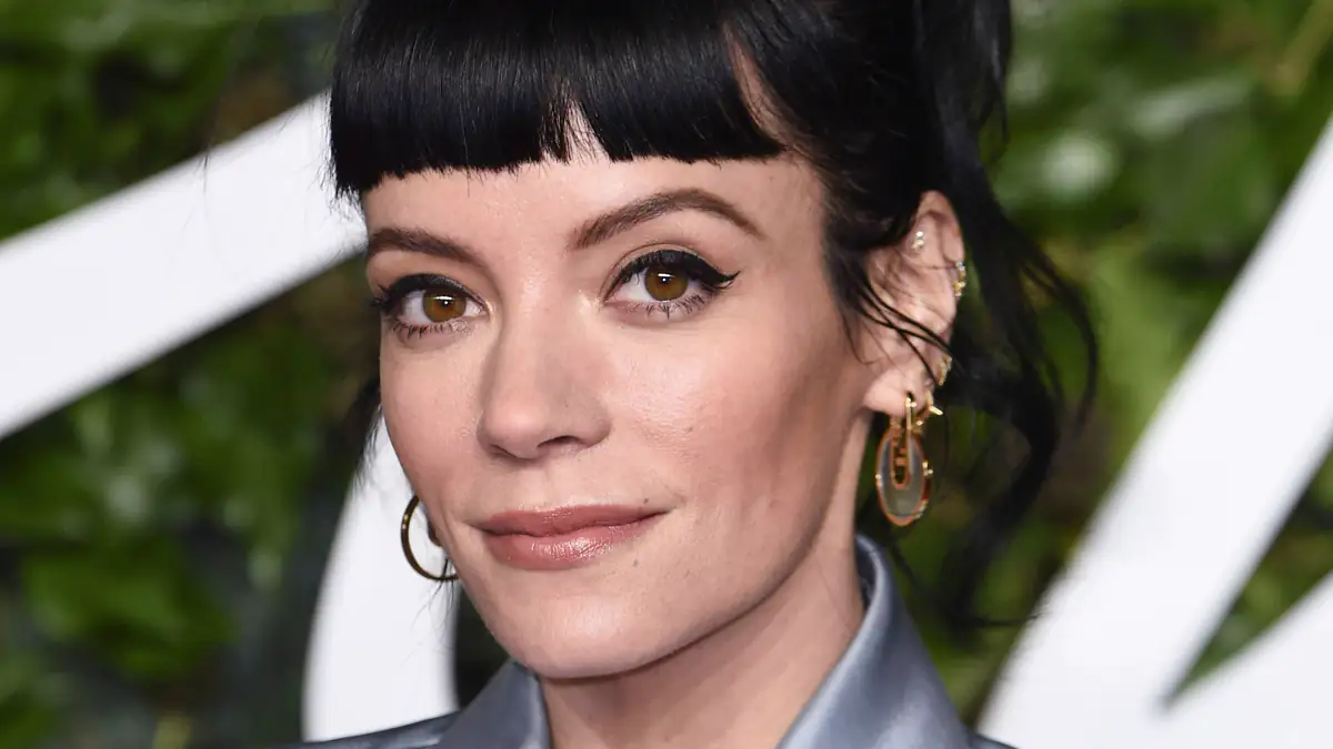 Lily Allen gesteht: Mit Fußbildern verdient sie mehr Geld als mit ihrer Musik