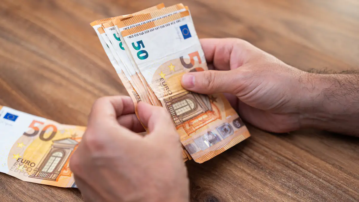 Mit diesem Einkommen gilt man in Deutschland als „arm“