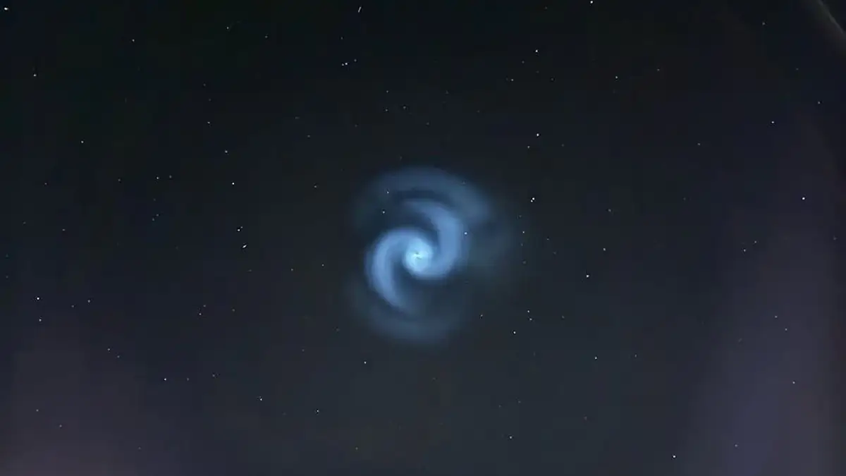 Mysteriöses Spektakel: Leuchtende Spirale taucht plötzlich am Nachthimmel auf
