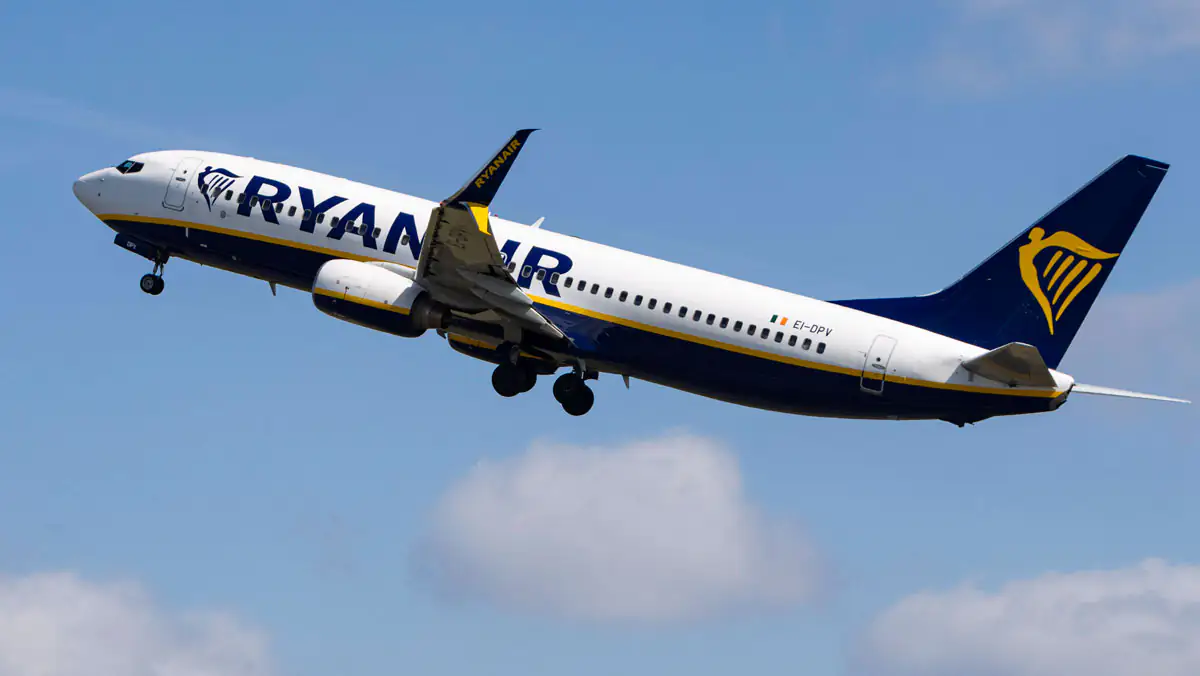 Nonbinäre Person verklagt Ryanair: 5000 Euro Schmerzensgeld gefordert – „Diskriminierung“