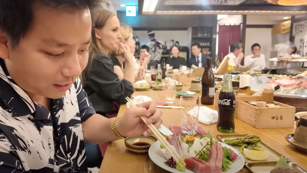 Zuschauer rasten aus: Blogger postet Video und bemerkt den Hollywood-Star neben sich nicht