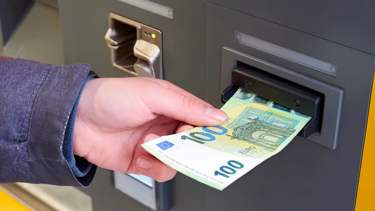 Millionen Kunden betroffen: Wichtige Änderung für Geldautomaten gilt ab Samstag