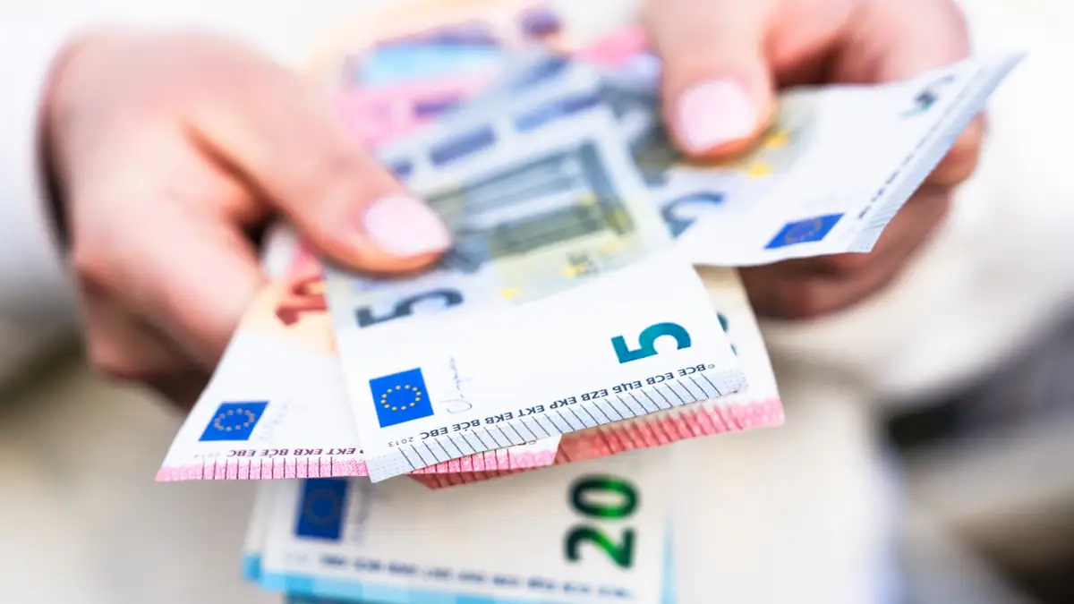 Wichtige Änderung beim Bargeld-Abheben: Bankkunden müssen sich noch diesen Monat umstellen