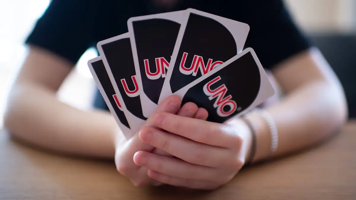 Uno Spielanleitung: Kartenspiel einfach und verständlich erklärt