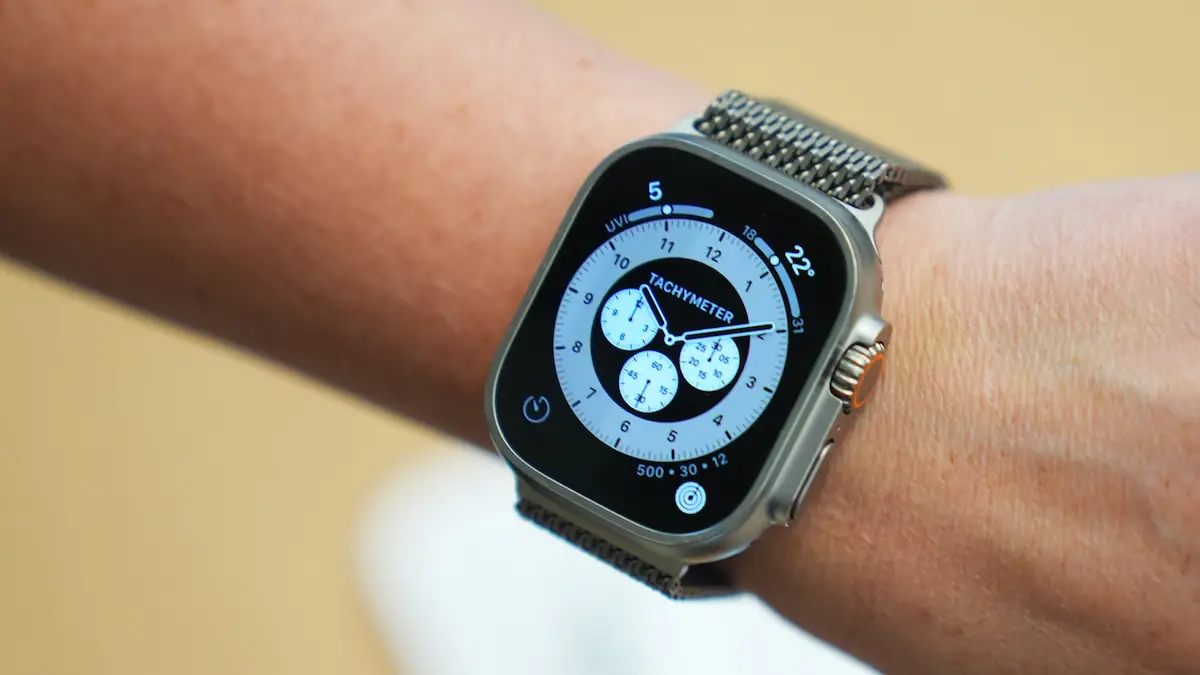 Apple Watch Ultra 3: 2er-Modell an einem Handgelenk
