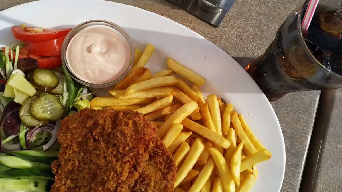 Urlaubsklischees über Deutsche: Schnitzel mit Pommes