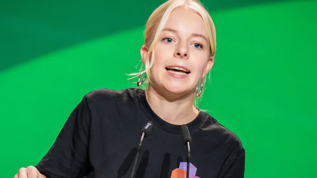 „Vielleicht mit Waffen?“: Jette Nietzard provoziert mit Aussage über die AfD