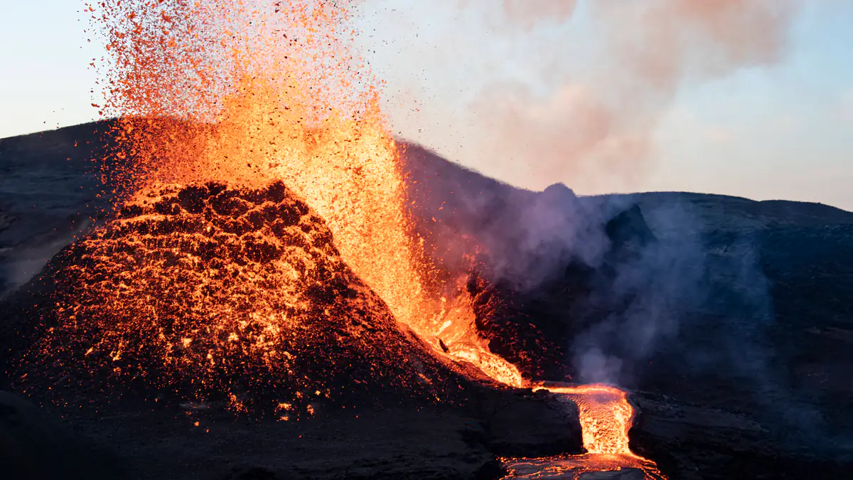 Vulkanausbruch auf Island: Urlauber müssen evakuiert werden