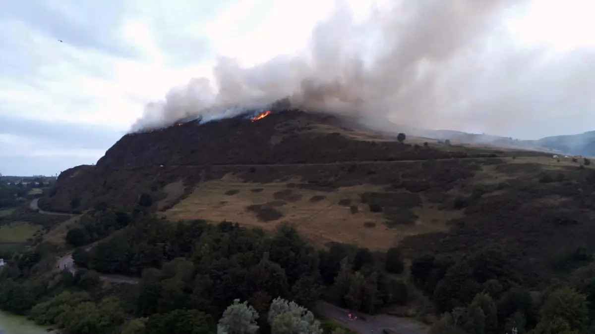 Feuer am Arthur's Seat in Edinburgh 2025