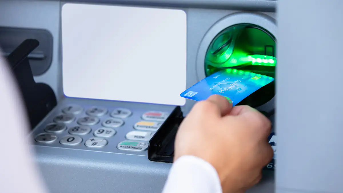 „Skimming“: Experten warnen vor Betrug am Geldautomaten – „Konten werden leergeräumt“