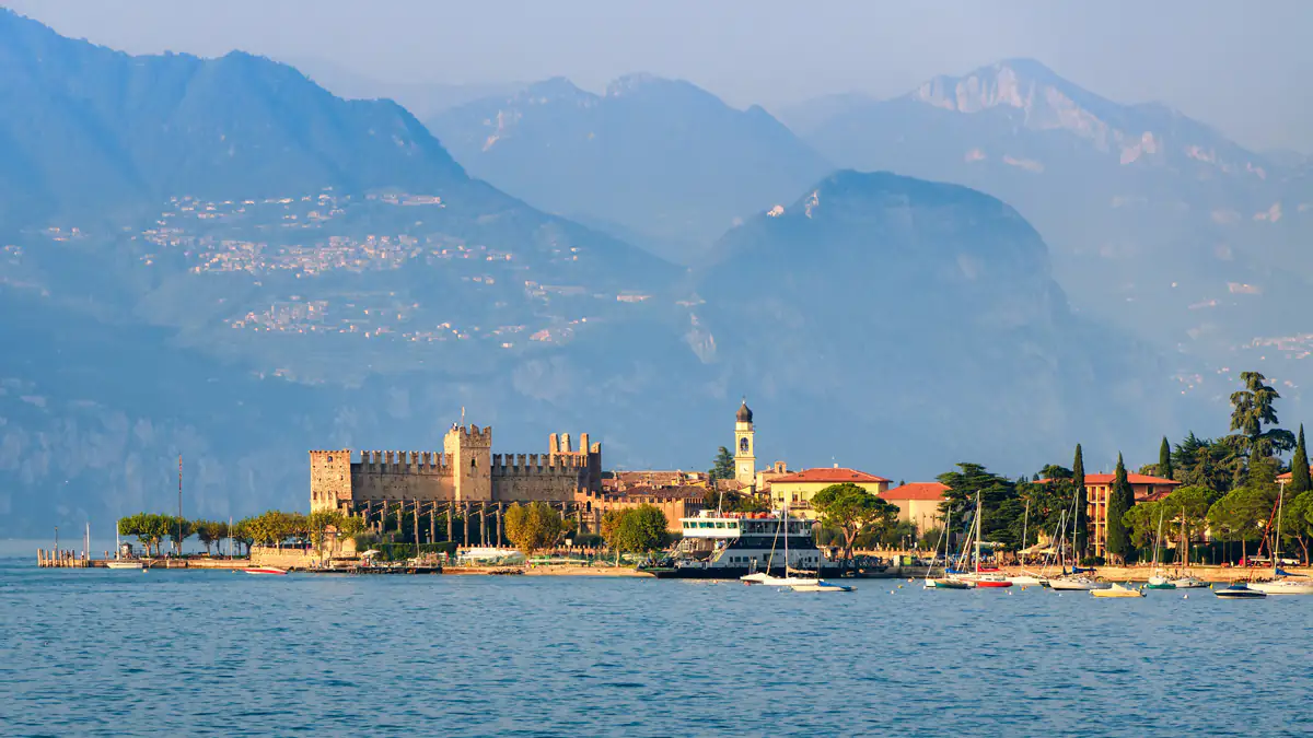 Maßnahmen gegen aufdringliche Kellner: Ferienort verlangt bis zu 500 Euro Bußgeld