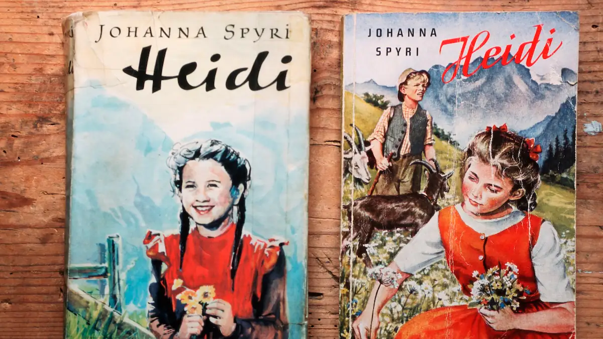 Alte Schätze im Keller: zwei alte Heidi-Bücher nebeneinander