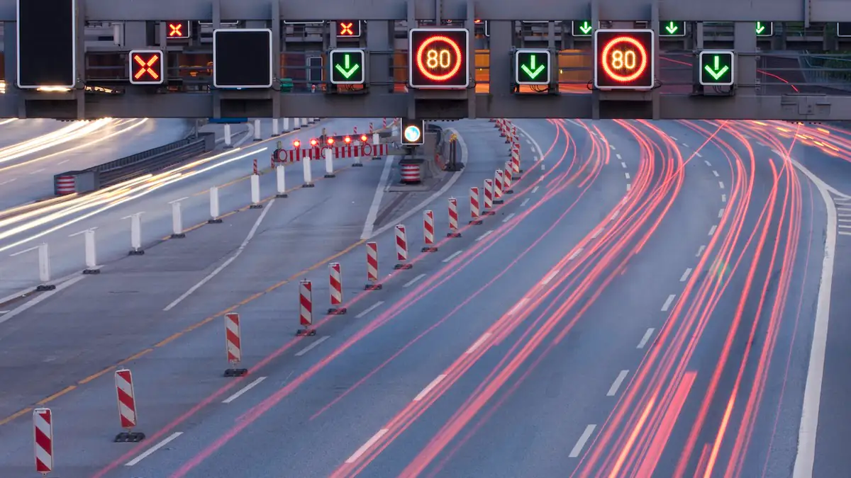 Elektronische Verkehrsschilder deaktiviert: Darf man dann einfach fahren?