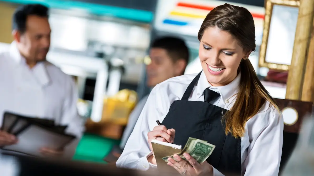 Ehemalige Kellnerin verrät: Mit diesem Trick bekam sie viel mehr Trinkgeld