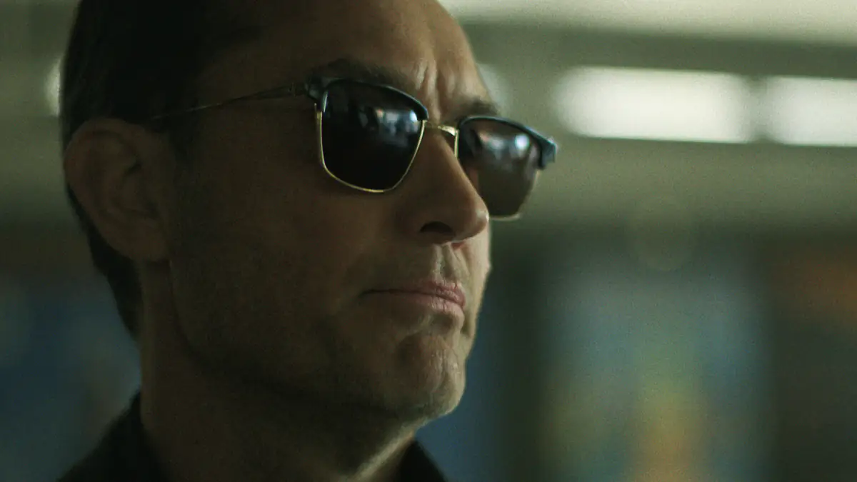 Neue Netflix-Serie mit Jude Law erobert die Charts – „Macht sofort süchtig“