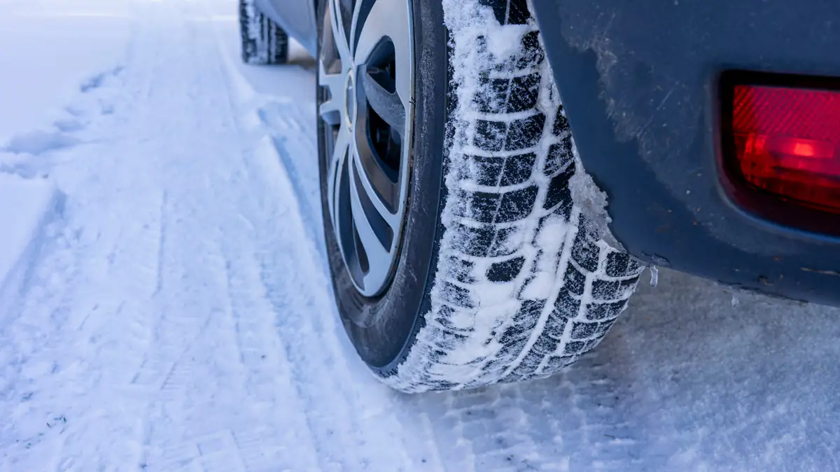 Winterreifen: Wer Regeln nicht beachtet, muss mit 100 Euro Bußgeld rechnen
