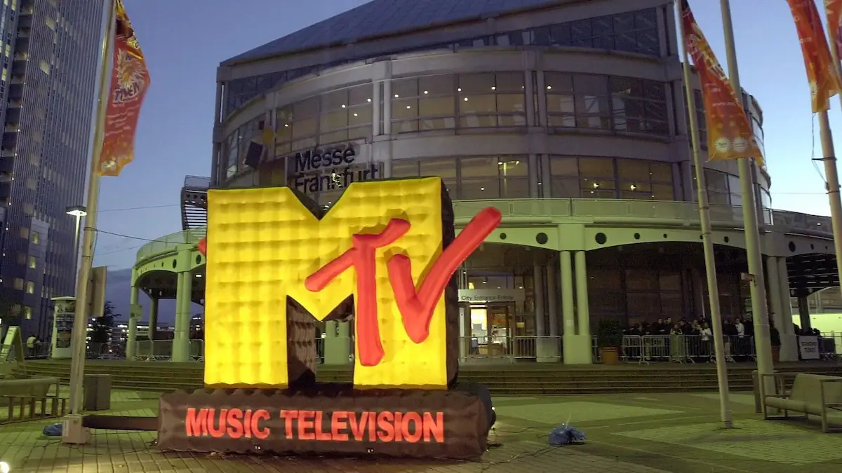 MTV-Logo vor einem Gebäude in Frankfurt