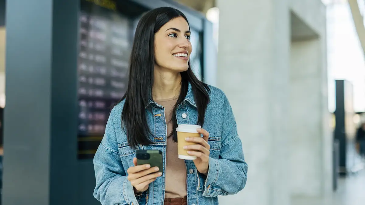 Deckel von To-go-Bechern haben eine praktische Zusatz-Funktion