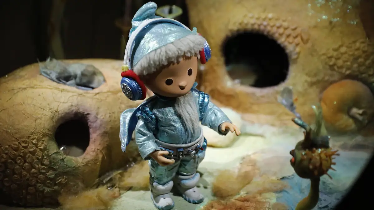 Sandmännchen des Senders KiKA in einem Austronauten-Setting