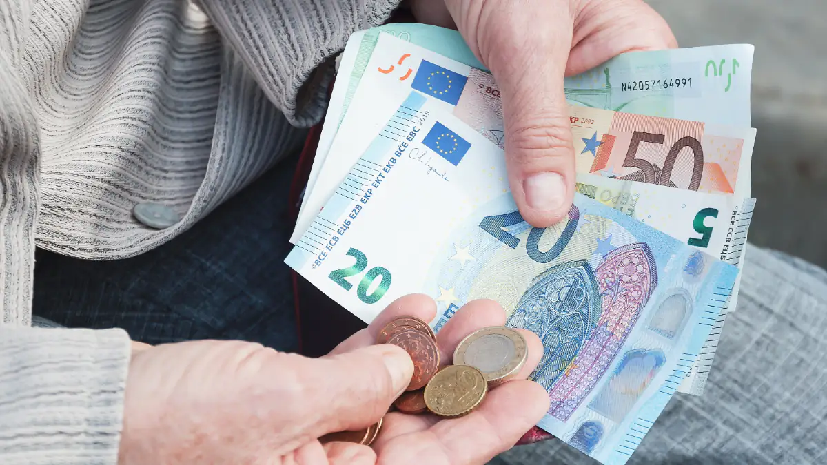 82.000 Euro Nachzahlung: Deutscher Rentner wohnt im Ausland und erlebt böse Überraschung