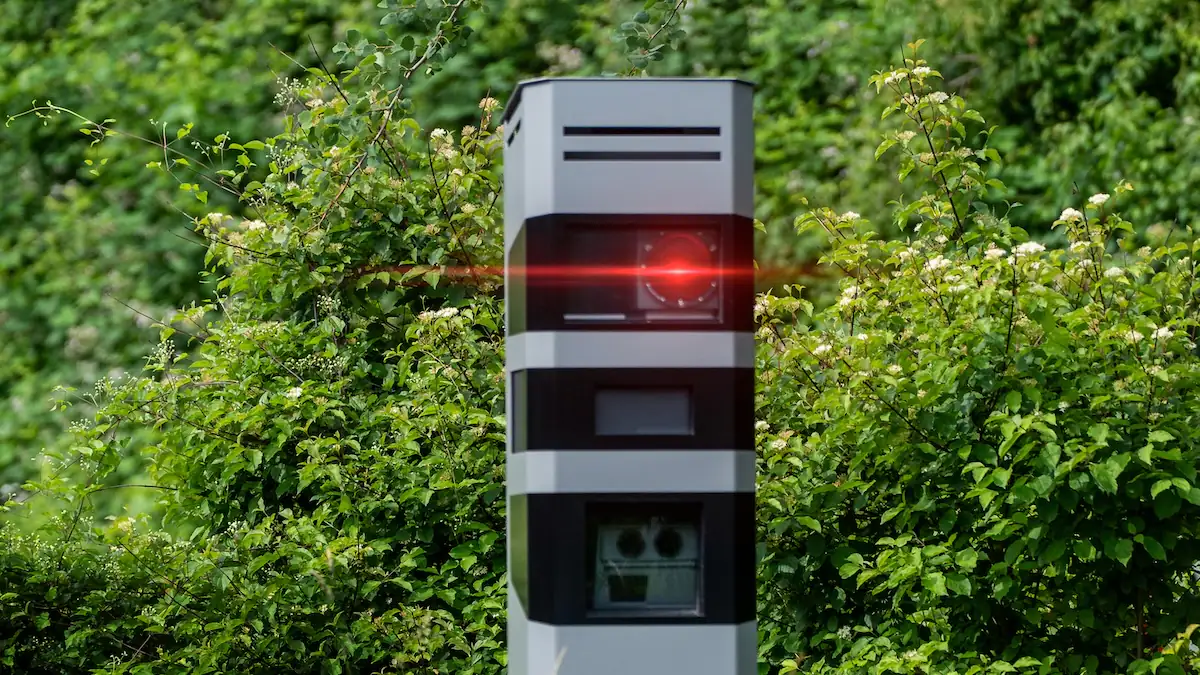 Raser nutzen umstrittene Gesetzeslücke: Wie man ein Fahrverbot legal umgehen kann