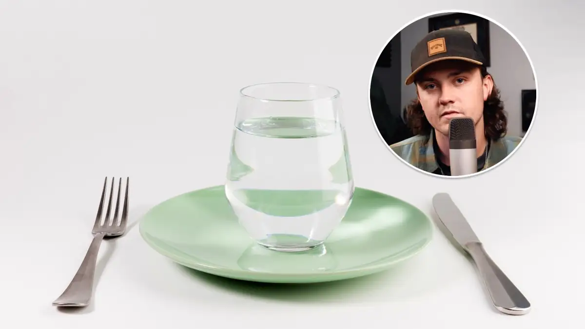 Wasserfasten: Mann zeigt die Auswirkung auf seinen Körper, nachdem er 7 Tage nichts gegessen hat